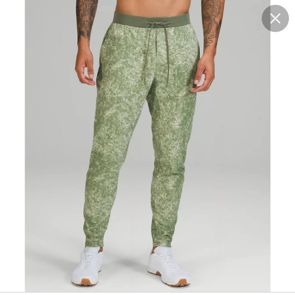 Lululemon men’s textured tech pant jogger